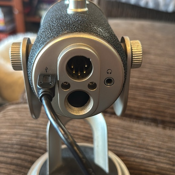 Blue Yeti USB Microphone - Picture 4 of 9